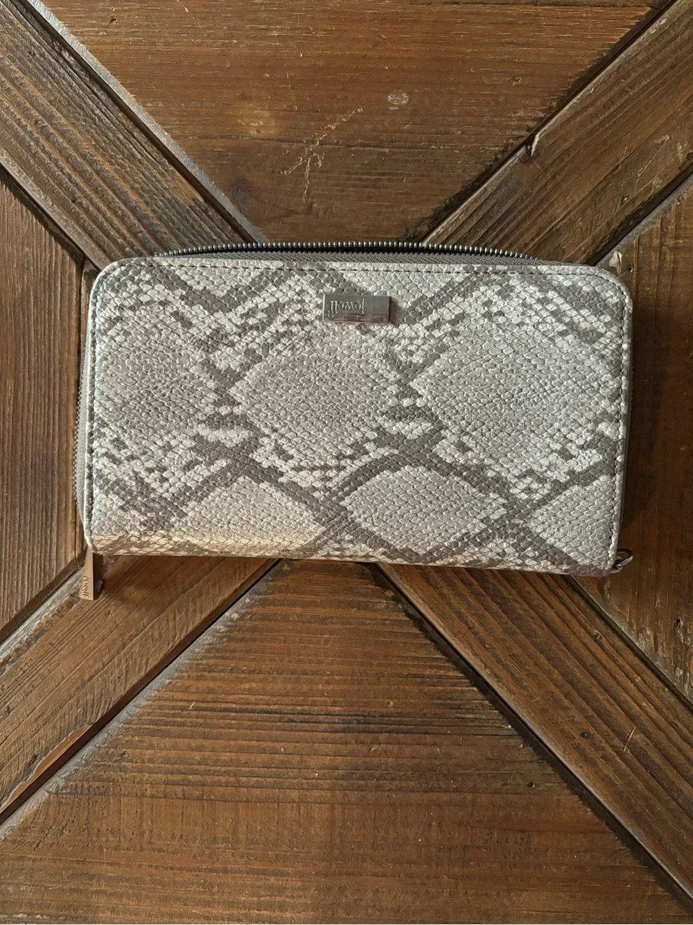 thirty-one Neutral Snakeskin Zip Wallet in Gray and Cream